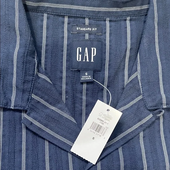 NWT GAP Men's Navy and White Striped Vacay Shirt - Picture 2 of 5